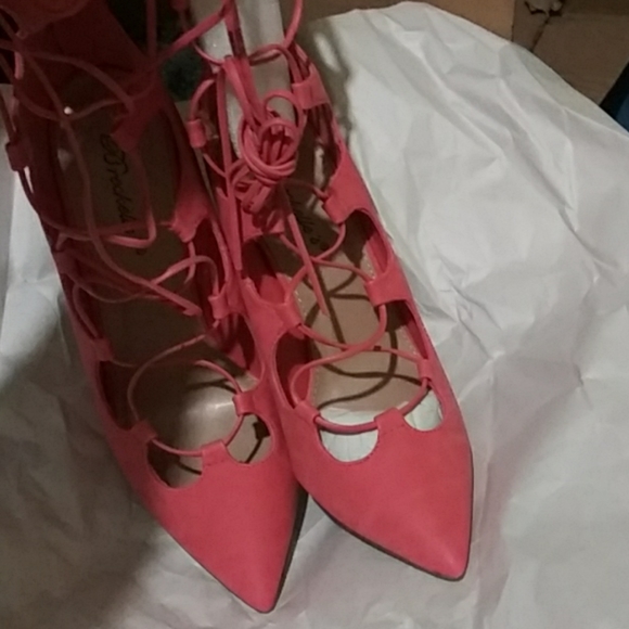 Shoes - Picture 2 of 6